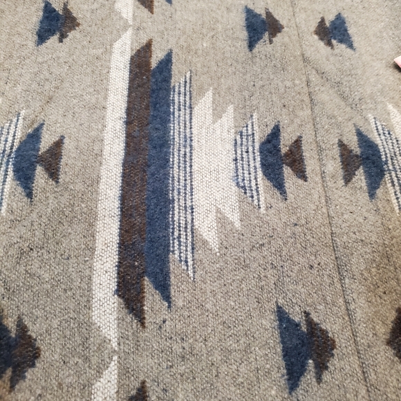 Adorable cape/poncho brand new - Picture 2 of 4